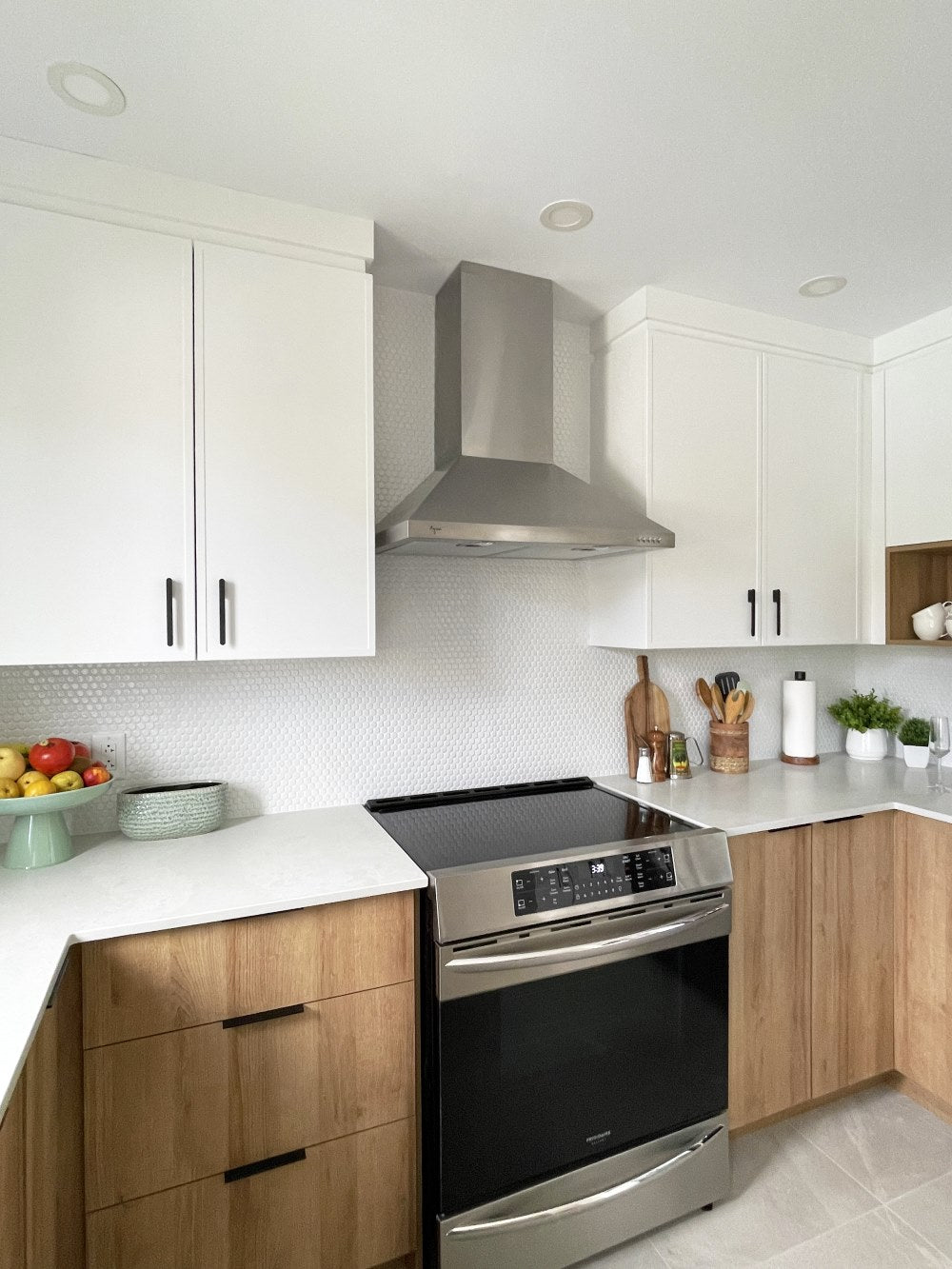 Stylish Stainless Steel Range Hood: 30